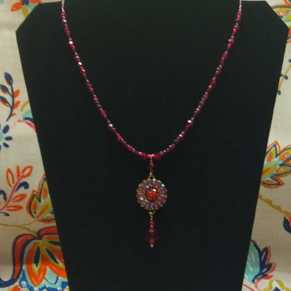 Handmade beaded necklace - Picture 1 of 4